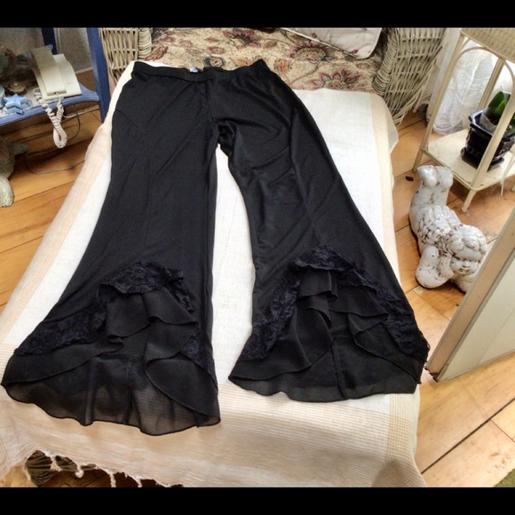 Va Va Voom! Back Adorned Paants - Picture 2 of 12